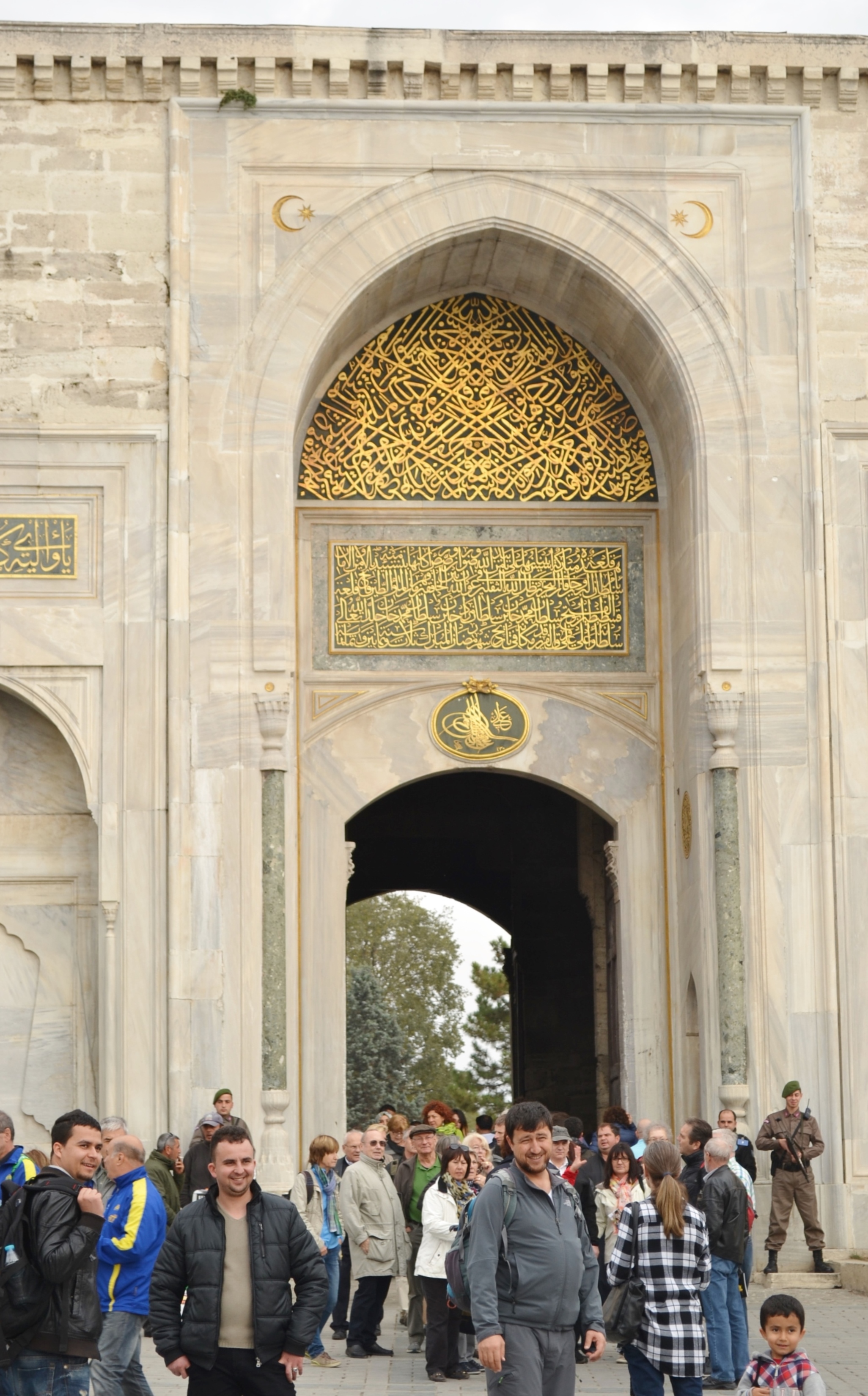 +DSC_2033 - Entering the Topkapki Palace through the Imperial Gate